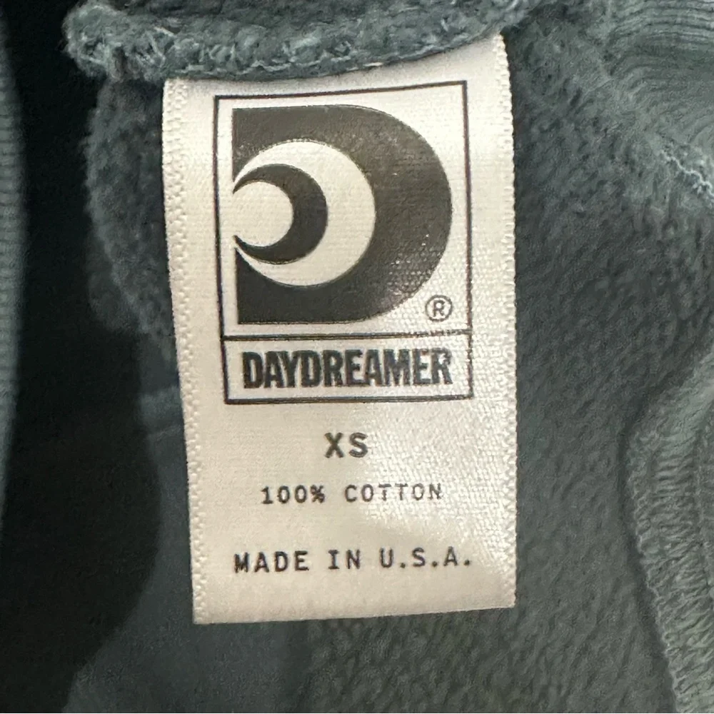 Daydreamer Guitar Shop Cropped Sweatshirt Gray Graphic - Picture 7 of 8